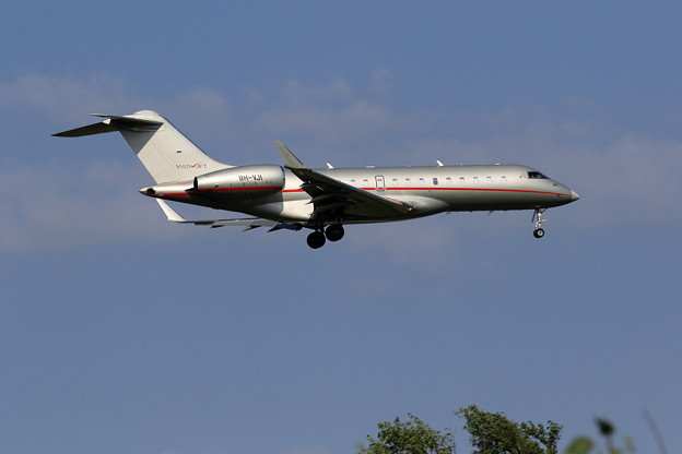 Bombardier Global 6000 9H-VJI approach