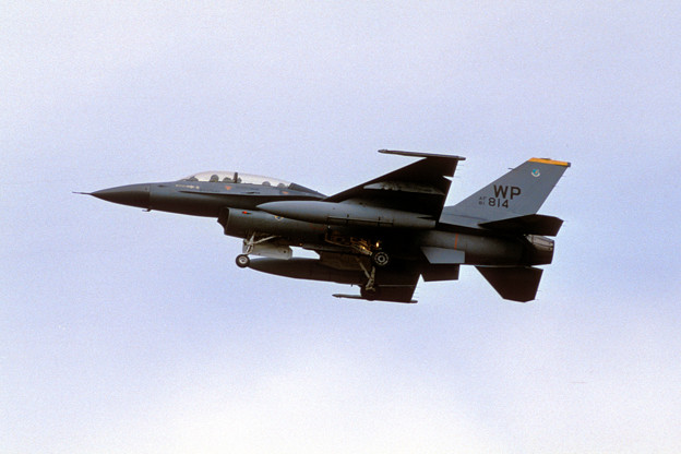 写真: F-16B 81-0814 WP 80TFS CTS