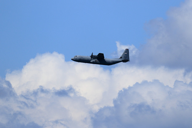 写真: C-130J AF06-610 YJ U