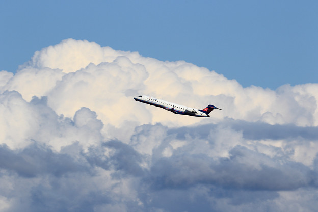 Photos: Bombardier CRJ-700 JA11RJ takeoff