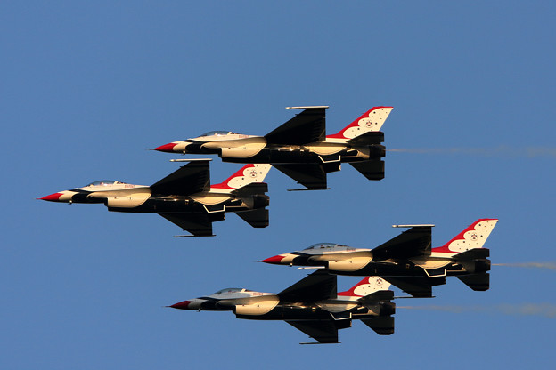 写真: F-16 Thunderbirds CTS飛来 (1)