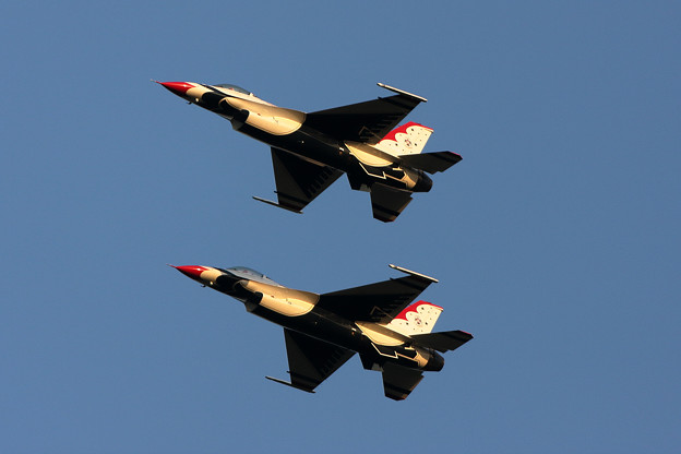 写真: F-16 Thunderbirds CTS飛来 (2)