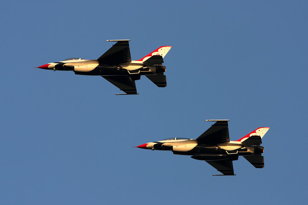 写真: F-16 Thunderbirds CTS飛来 (3)