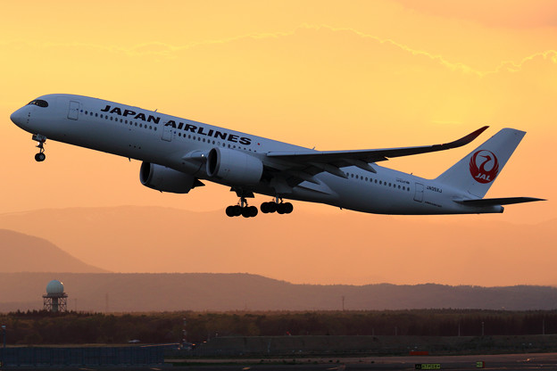 A350-900 JA05XJ JAL takeoff