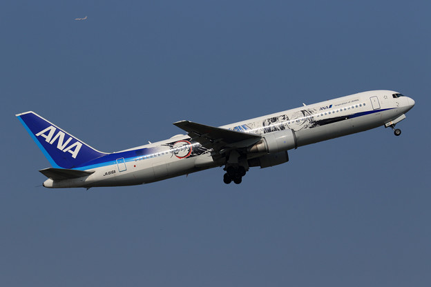 写真: Boeing767 ANA鬼滅の刃 じぇっと -壱- JA616A takeoff