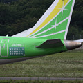 Photos: ERJ-175 JA08FJに静岡島田市のロゴが入る.