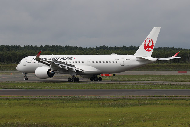 写真: A350-900 JA11XJ JAL landing