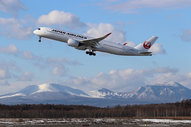 A350-900 JA04XJ JAL takeoff