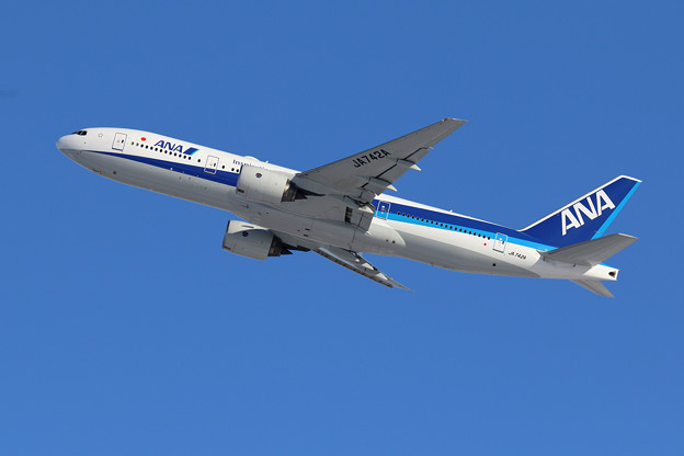 Photos: Boeing 777-200 JA742A ANA takeoff