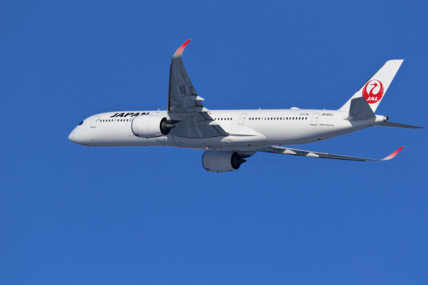 A350-900 JA13XJ JAL takeoff