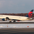 B767-300 N183DN Delta Air Lines landing
