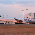A330-300 CPA Oneworld B-HLU 2013.12