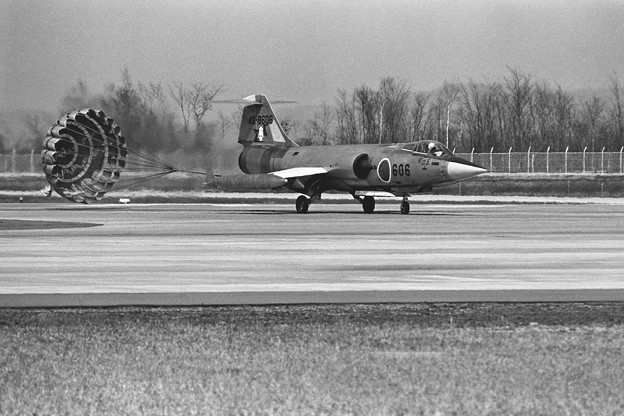 写真: F-104J 46-8606 203sq 千歳基地 1980.04