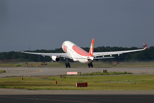 A330-300 HL8502 Tway takeoff