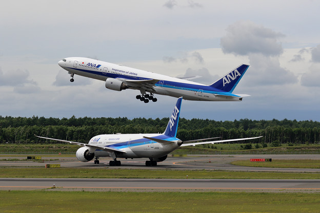 Photos: Boeing 777-200 JA716A ANA takeoff