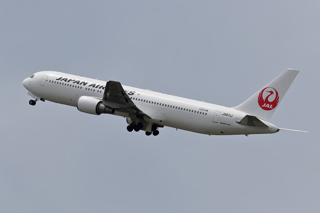 Photos: Boeing 767-300 JA611J JAL takeoff