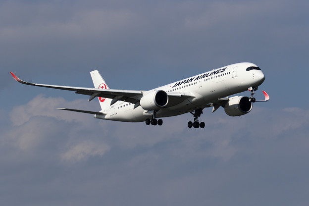 Photos: A350-900 JA16XJ JAL approach