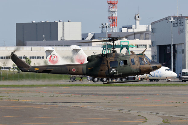 写真: UH-1J 41826 SD FJ をOKDで