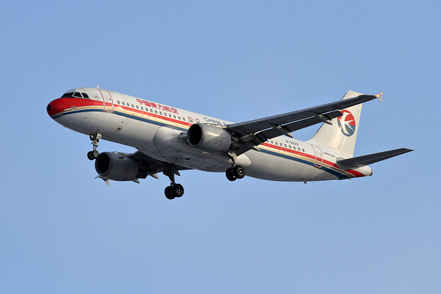 A320 B-2220 China Eastern Airlines approach