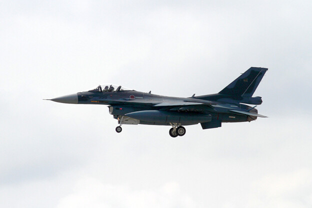 写真: F-2A 13-8558　8sq Rwy18L approach 2013.07