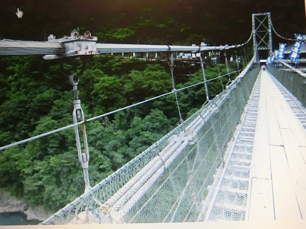 写真: 当時は日本一の吊り橋