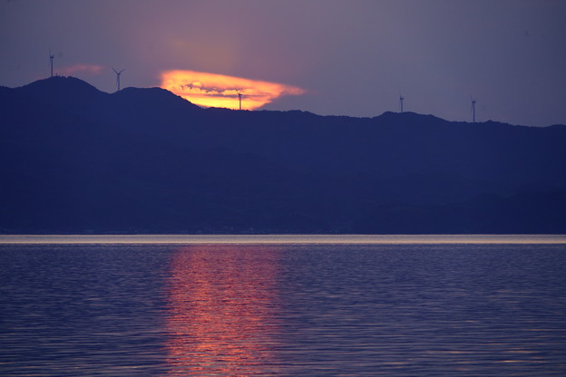 写真: 上弦の夕陽