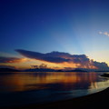 写真: 渚の黄昏