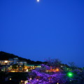 写真: 錦川の夕月