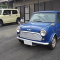 写真: Suzuki {K-car] Hustler and Mini {Imported] Classic (right)