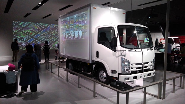 写真: Truck, Isuzu Elf TV transmitter van