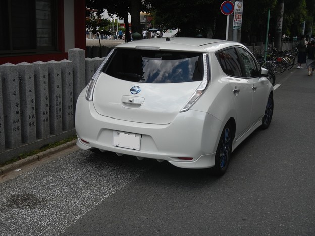 写真: Nissan Leaf (rear) earlier batch