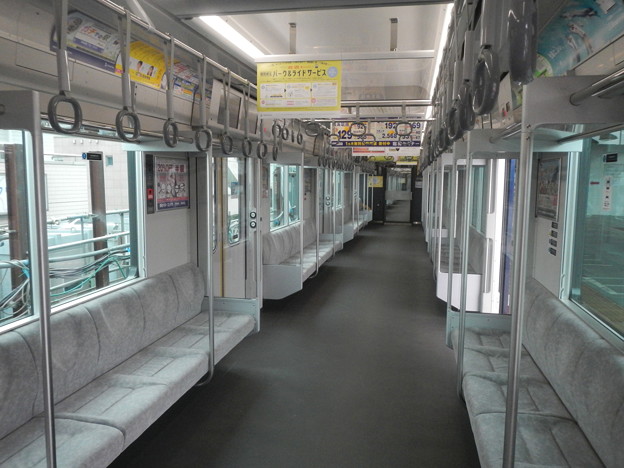写真: Sotetsu 20000 interior 11