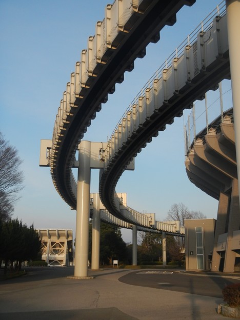 Chiba Monorail curved tracks