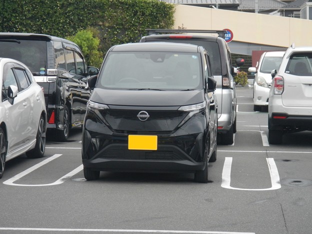 写真: Nissan Sakura (K-car), body color : black