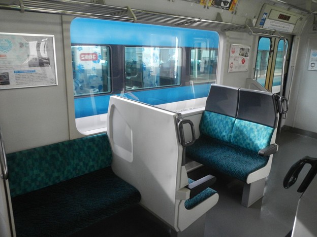 写真: Izukyu 3000 vis-a-vis seat in leading carriage