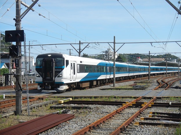E257-2000 departs I-shimoda