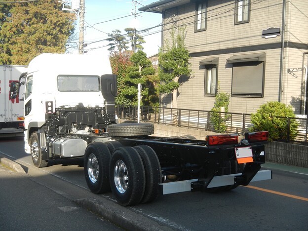 &lt;Truck chassis&gt;