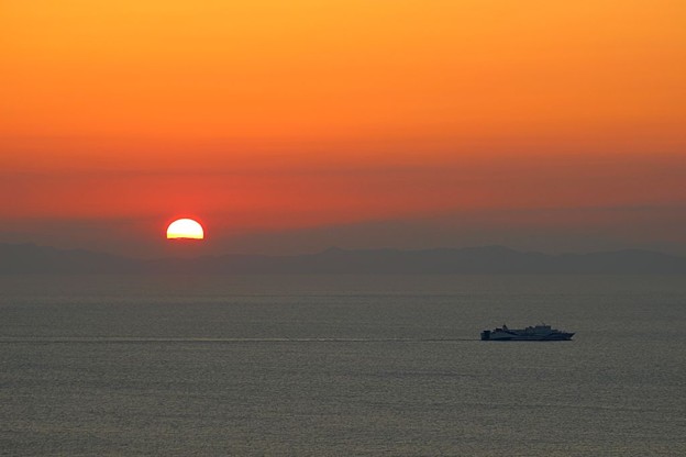写真: 日の出と船（２）