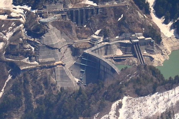 写真: 立山連峰から見た黒部ダム