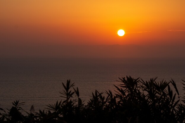 写真: 若狭湾の日の出（２）