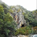Photos: 仏通寺川沿いに聳え立つ岩山の岩肌21.11.15