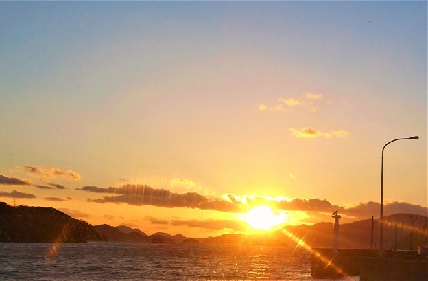 写真: X'masの日の瀬戸内海の夕陽@21.12.25