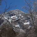 写真: 新雪の山肌