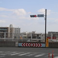 写真: 新川崎駅 駅前の交差点