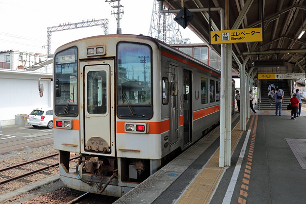 写真: 名松線キハ１１＠松阪駅再び