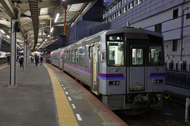 写真: 広島駅に到着