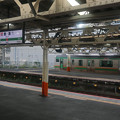 写真: 早朝の熱海駅