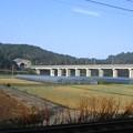 写真: 九州新幹線と交差