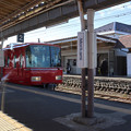 写真: 森上駅で列車交換