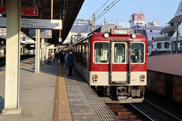写真: 近鉄2400系＠河内山本駅